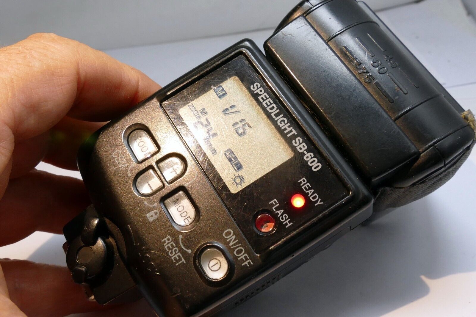 Nikon SB-600 Flash Shoe Mount for Nikon Digital SLR Cameras - PARTS AS IS