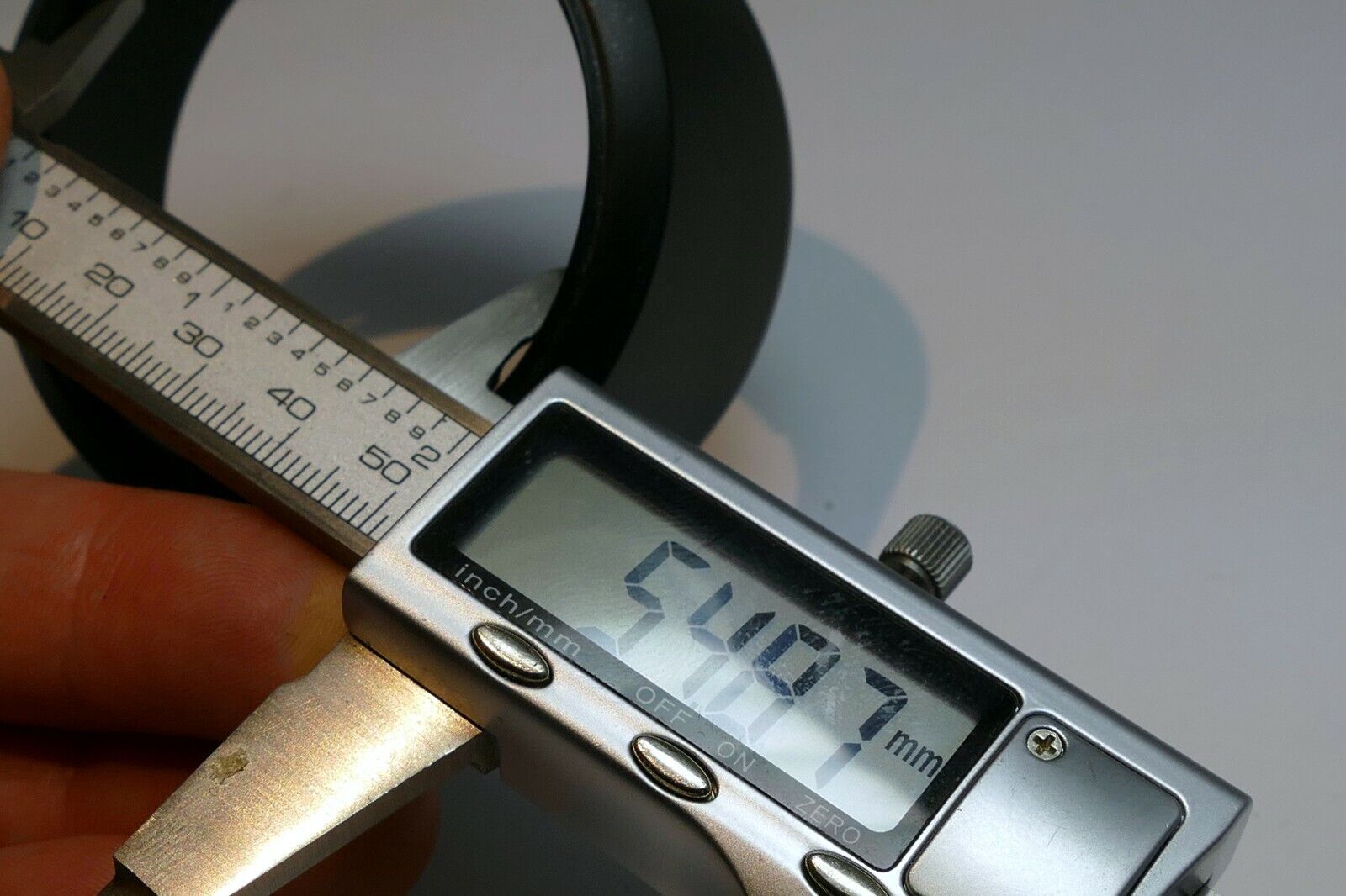 55mm ID Lens Hood Shade for unknown lens plastic twist on type