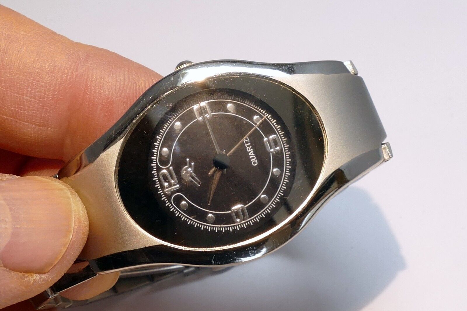 Mens Silver Tone Quartz Flex Band Arabic Numerals Watch - Needs Battery