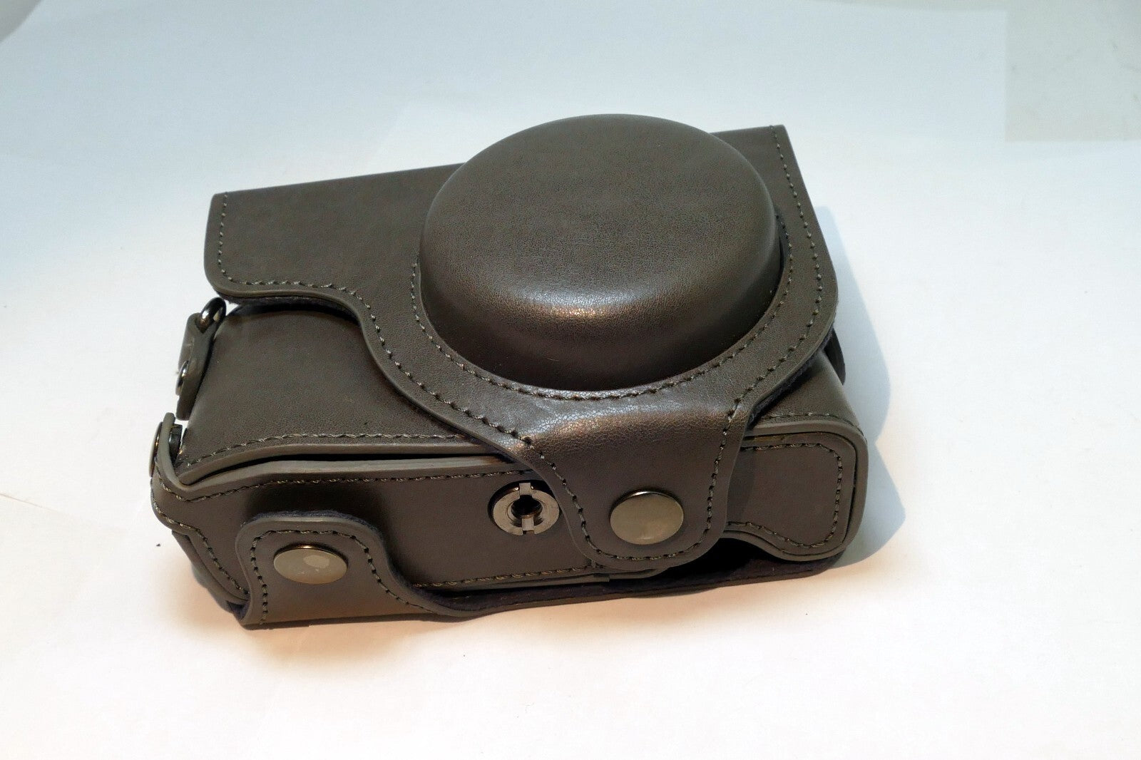 MegaGear III3 Gray Case for Sony Alpha  digital camera