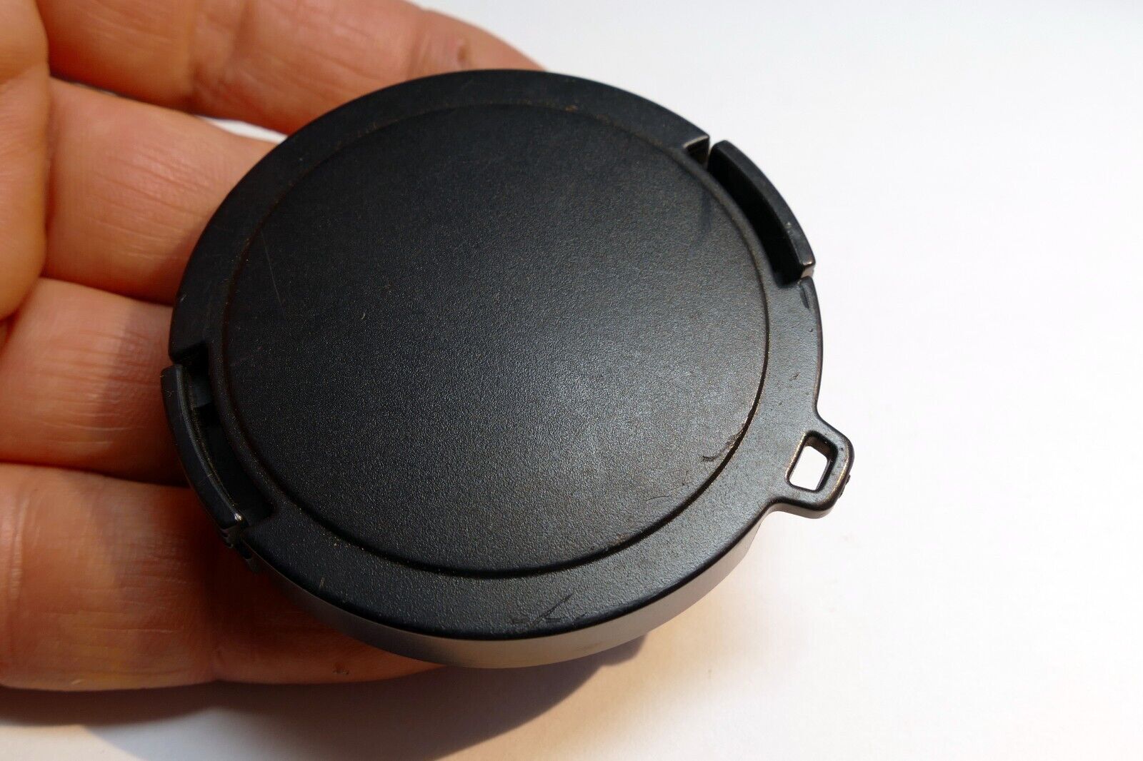 52mm snap on type Front Lens Cap with string loop for 50mm f1.7 f1.8