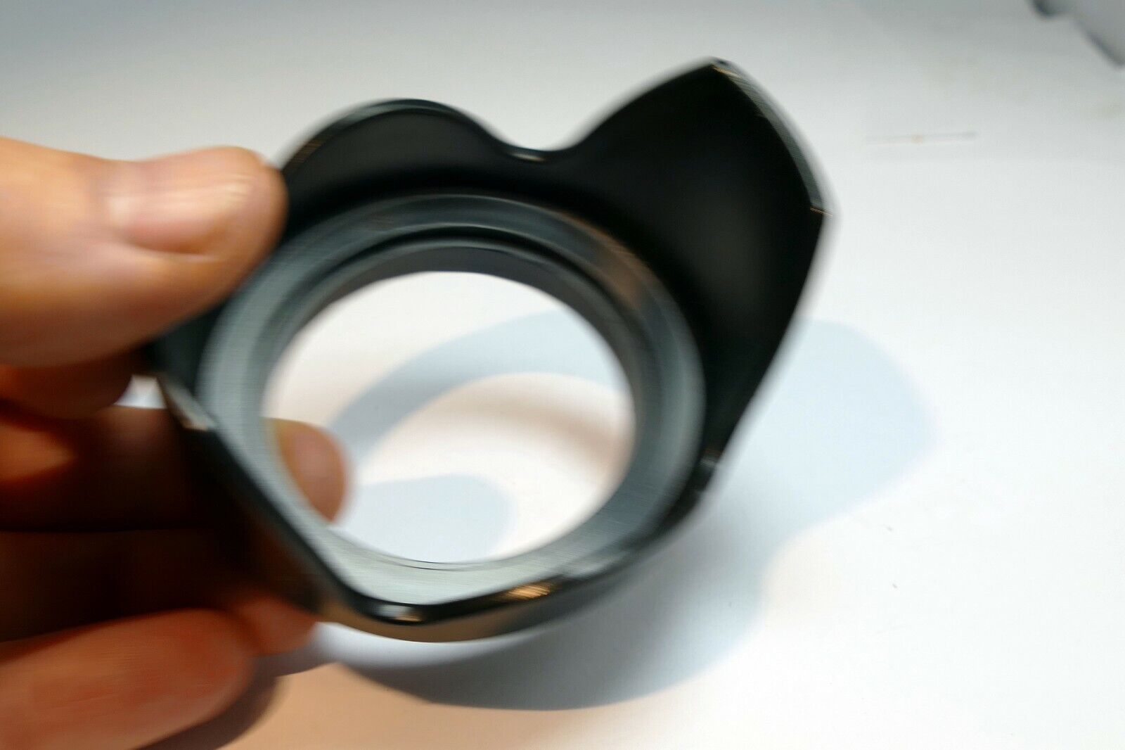 58mm Plastic Lens Hood Shade petal shaped for telephoto 18-200mm