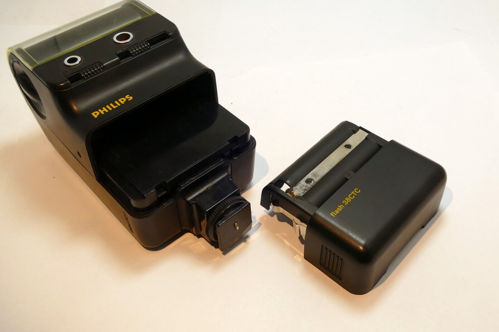 Philips Flash 38CTC Shoe Mount Flash - works good