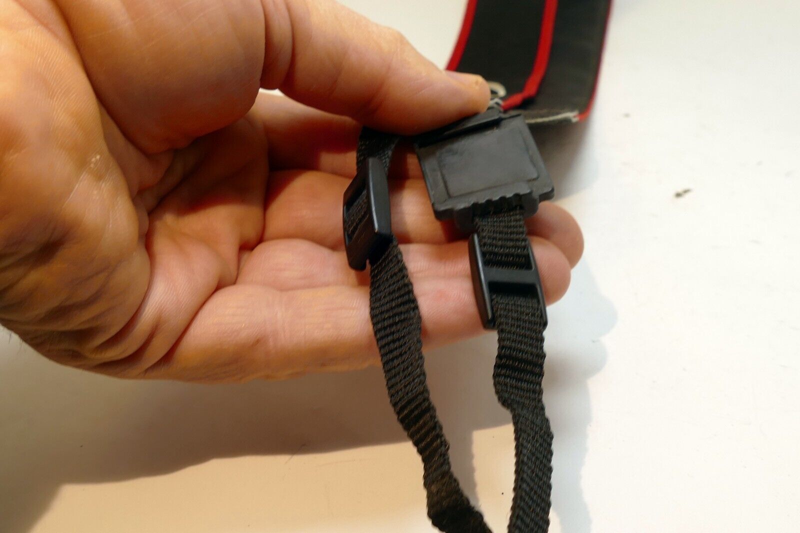 Canon EOS 7D Mark I Black-Silver Logo Camera Neck Strap - genuine original OEM
