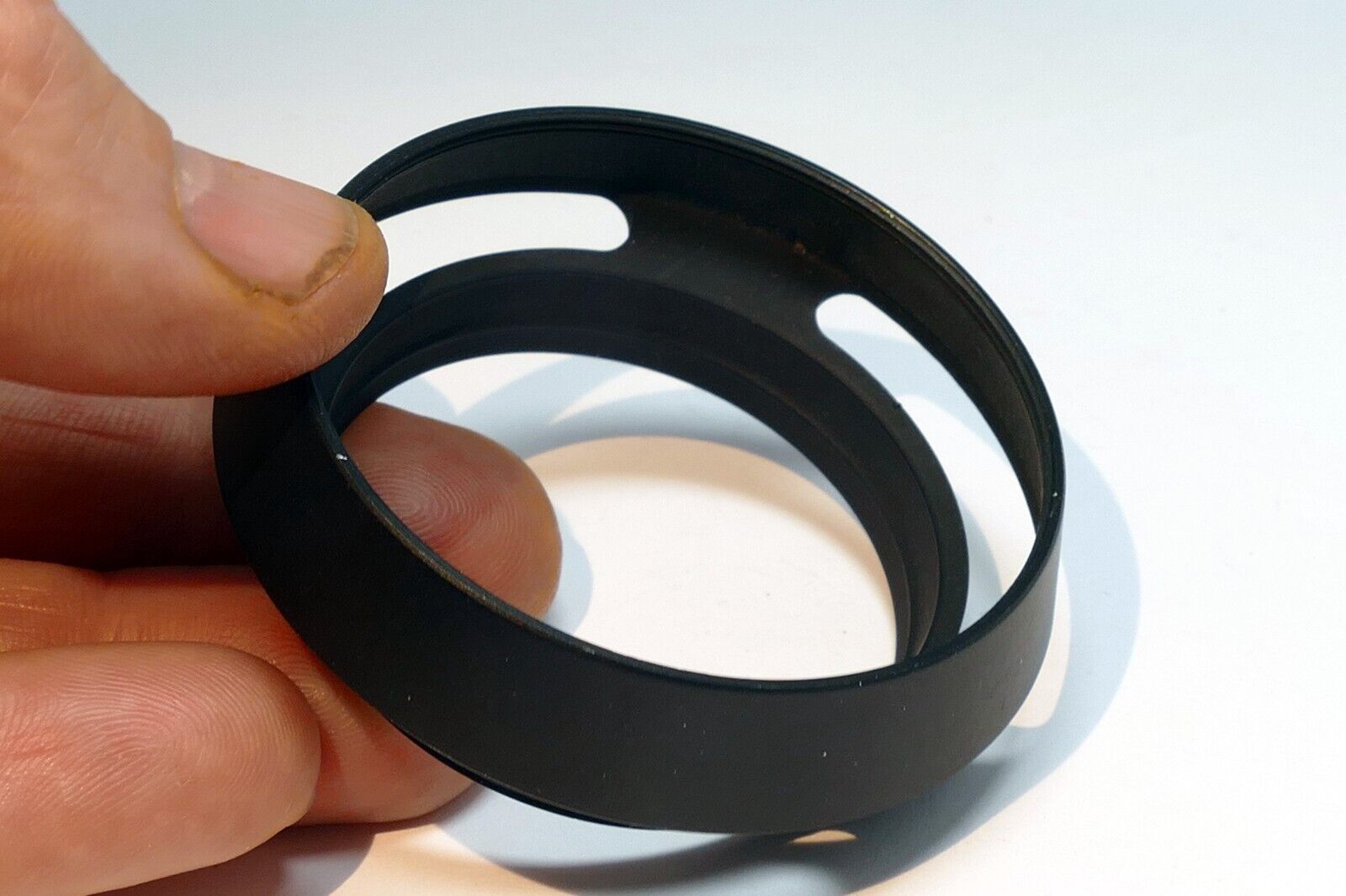 46mm Metal lens hood shade vented threaded screw in type for 5cm