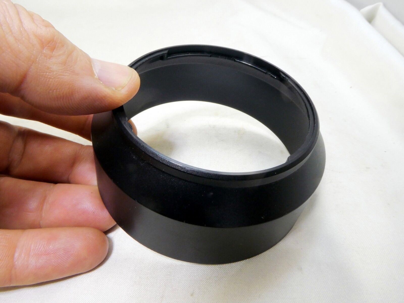 65mm ID  Plastic Lens Hood  twist on type (unknown brand)