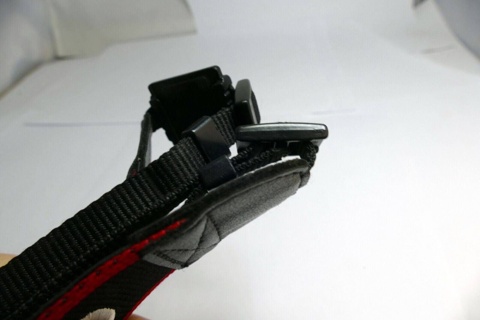 Canon EOS 7D Mark II Digital Camera Neck Shoulder Strap Black-Red - Genuine OEM