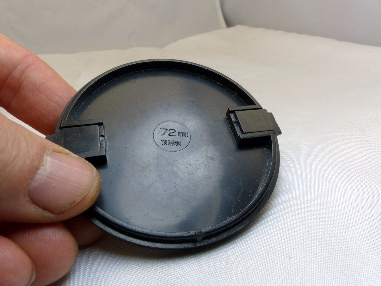 72mm Front lens cap cover snap on type plastic black  9220004