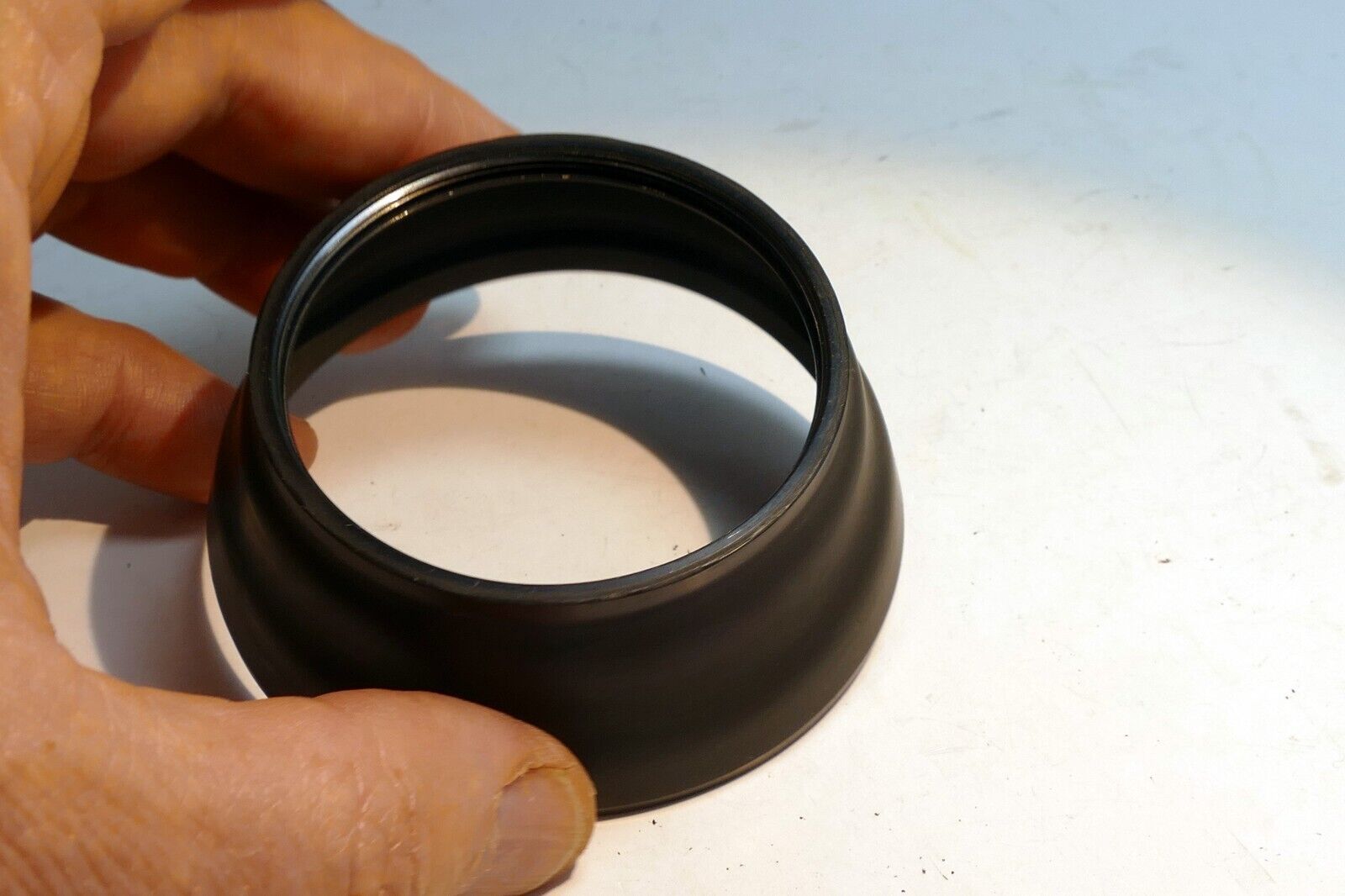 Zeiss Ikon Voitglander  56mm Lens Hood Shade threaded with female threads Icarex