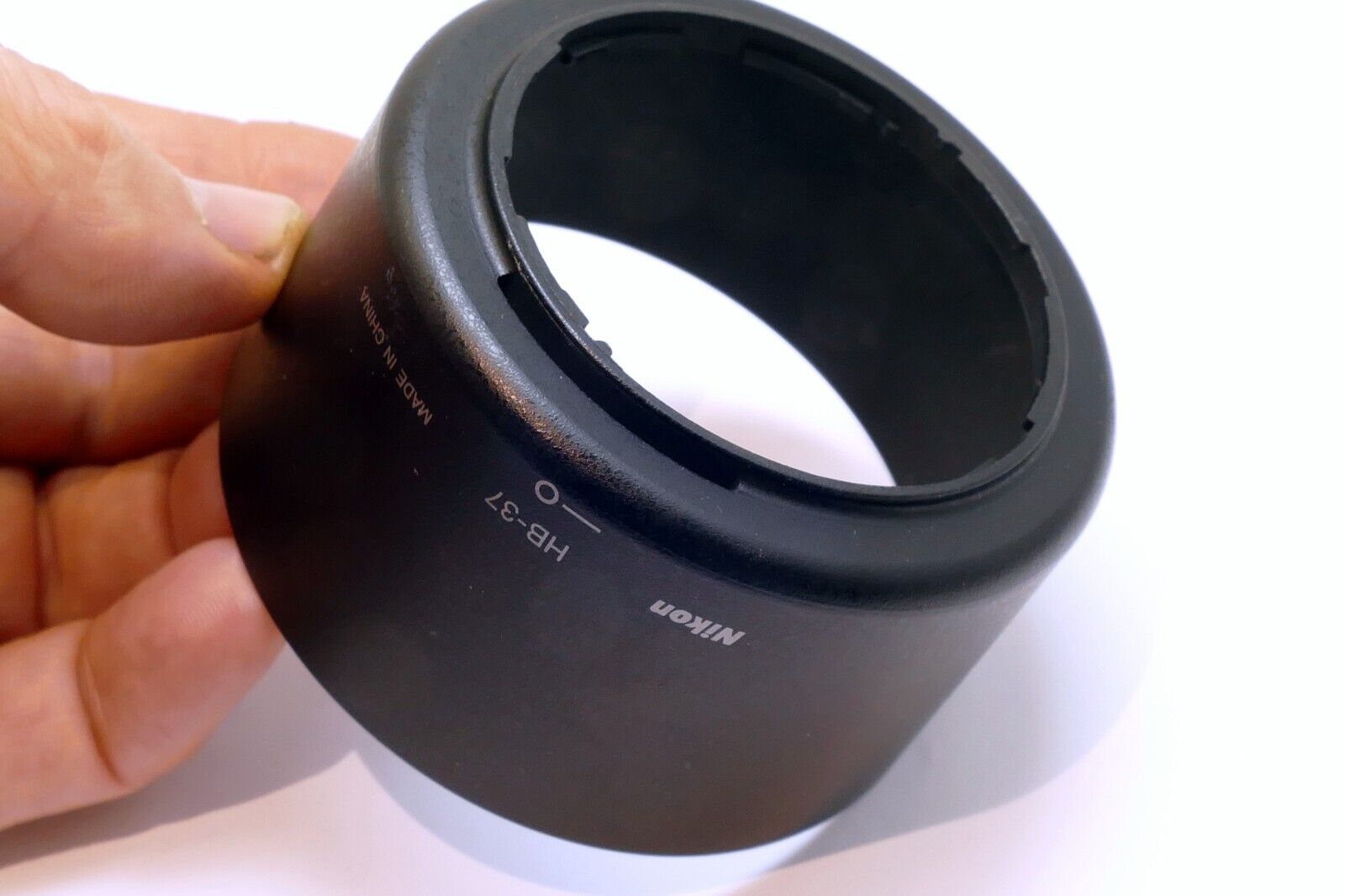 NIKON HB-37 Lens Hood Shade for AF-S VR 85mm f3.5 Nikkor  OEM Genuine
