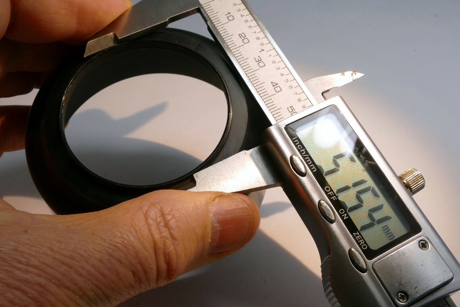 52mm Lens hood Shade screw in type plastic for 50mm f2.8 macro lens or f1.8