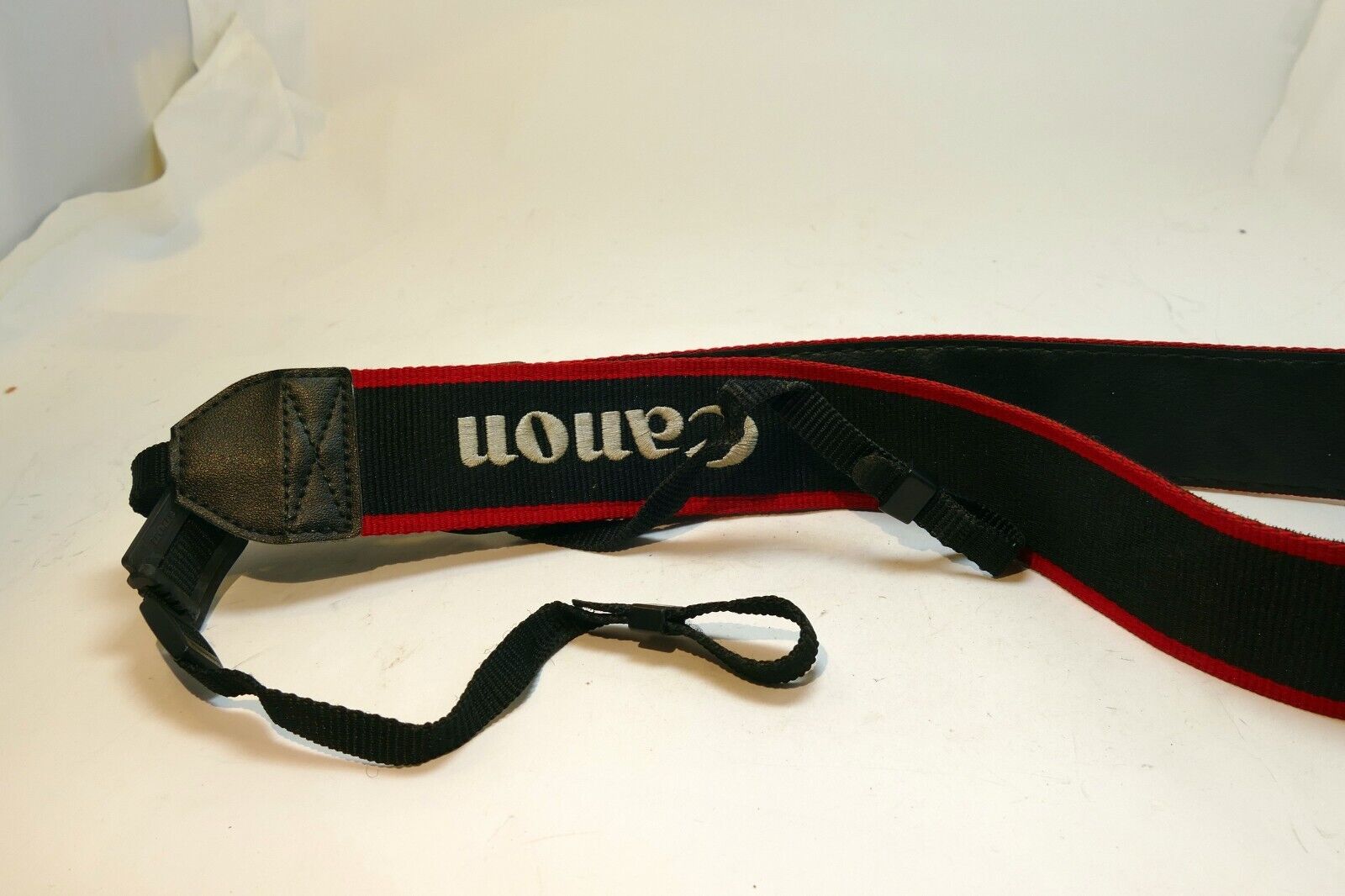 Canon EOS 7D Mark I Black-Silver Logo Camera Neck Strap - genuine original OEM