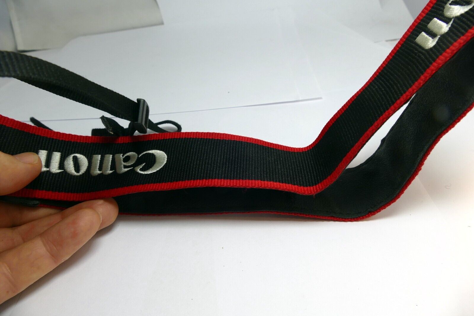 Canon EOS 80D Digital Camera Neck Shoulder Strap Black-Red - -  Genuine OEM