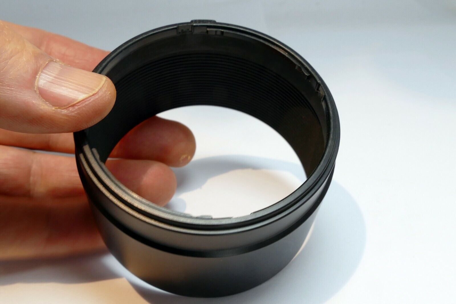 LH 630-01 Twist on Lens Hood Shade