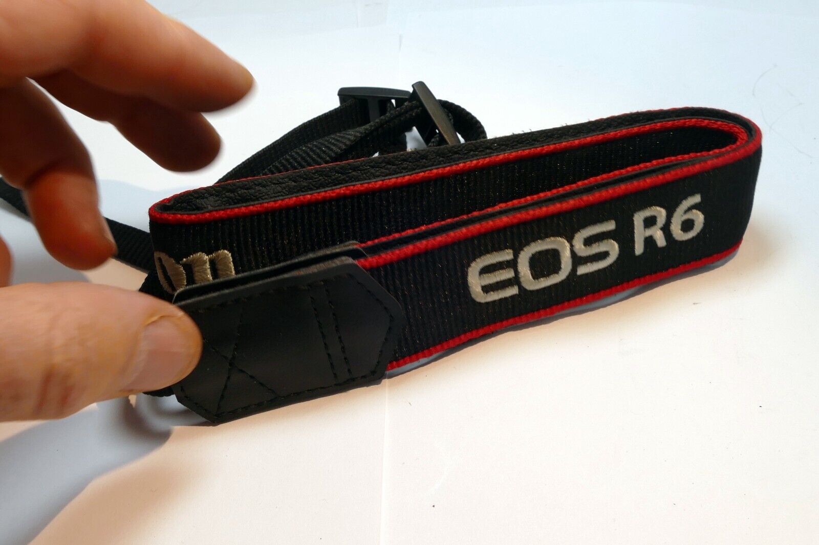 Canon EOS R6  mirrorless camera shoulder strap neck  3cm wide  - Genuine OEM
