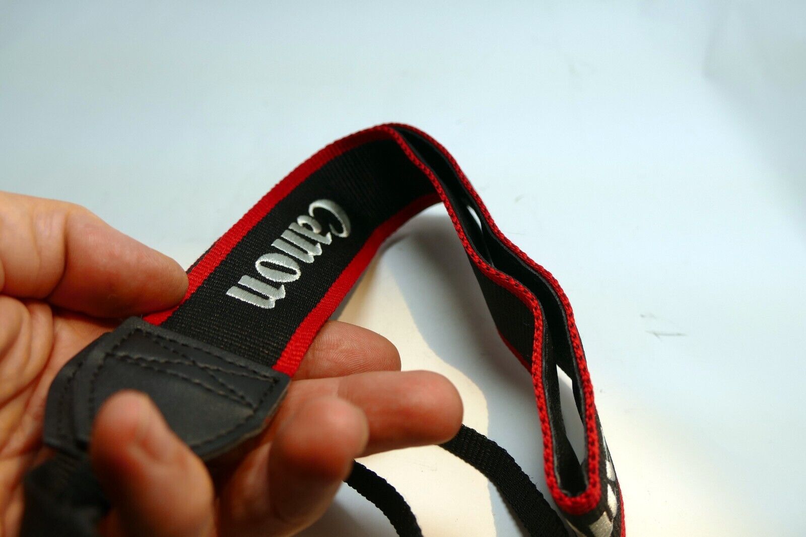 Canon EOS 6D Digital Camera Neck Shoulder Strap Black-Red - Original OEM