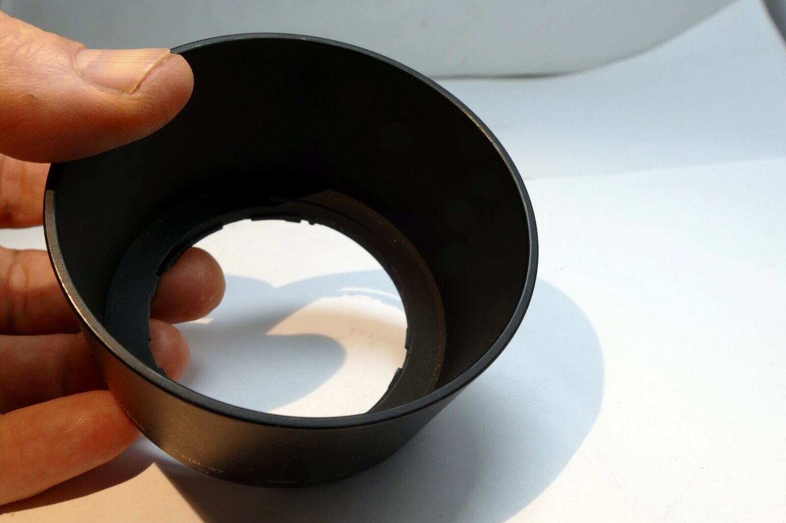 Nikon HB-37 Lens hood Shade for VR 85mm f3.5 Nikkor Genuine OEM