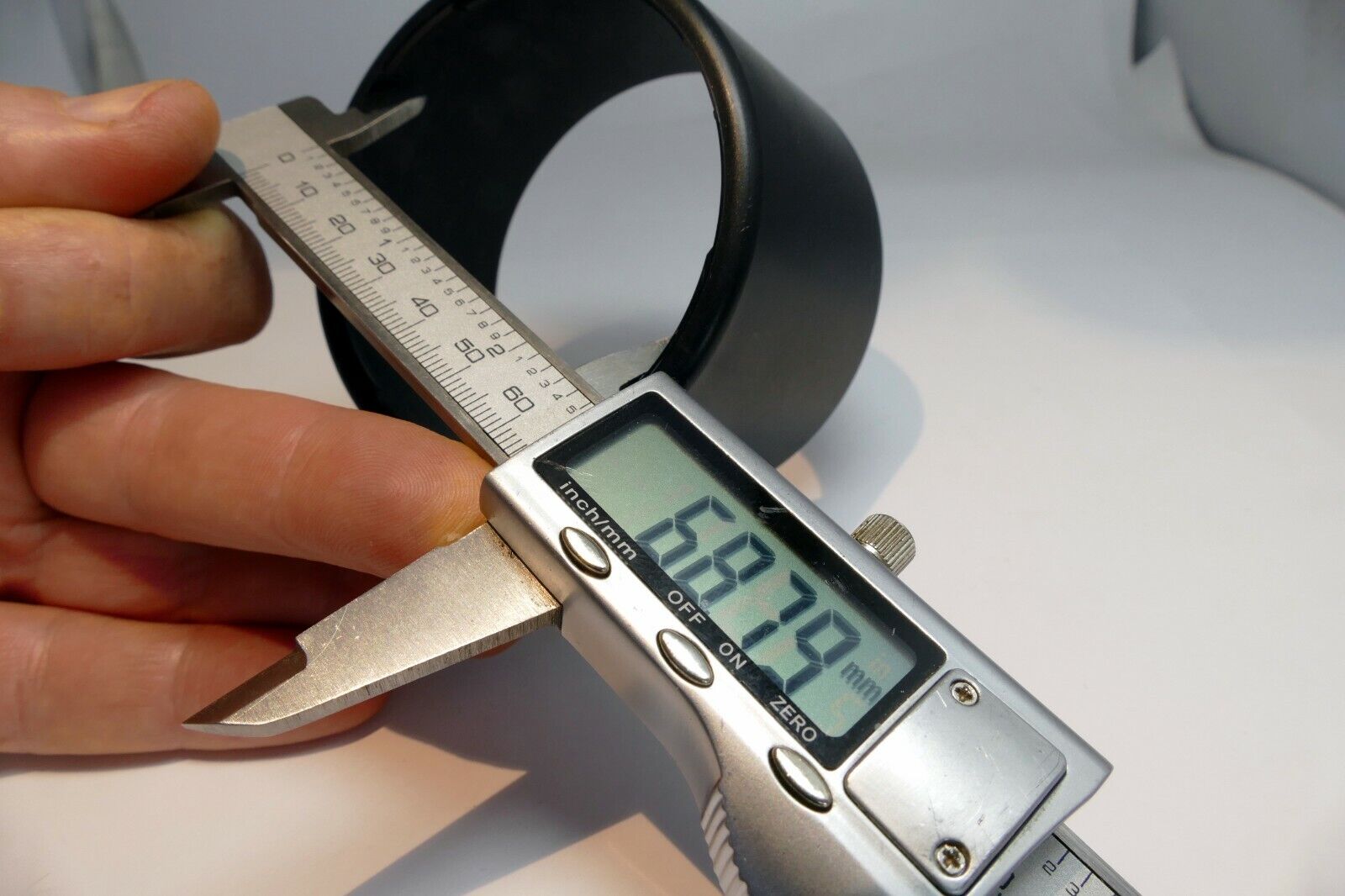 70mm ID Twist on Lens Hood Shade telephoto unknown brand