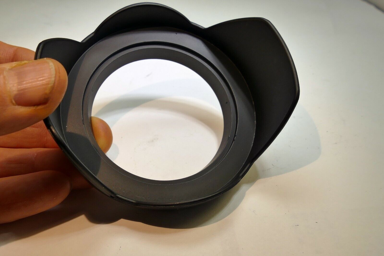 67mm Screw in Petal Lens Hood Shade for 18-200mm lens
