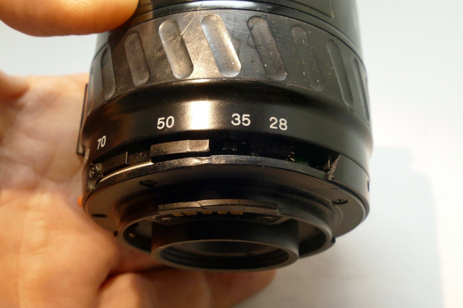 Minolta 28-80MM f/4-5.6 Macro AF Lens Maxxum - with broken mount - works