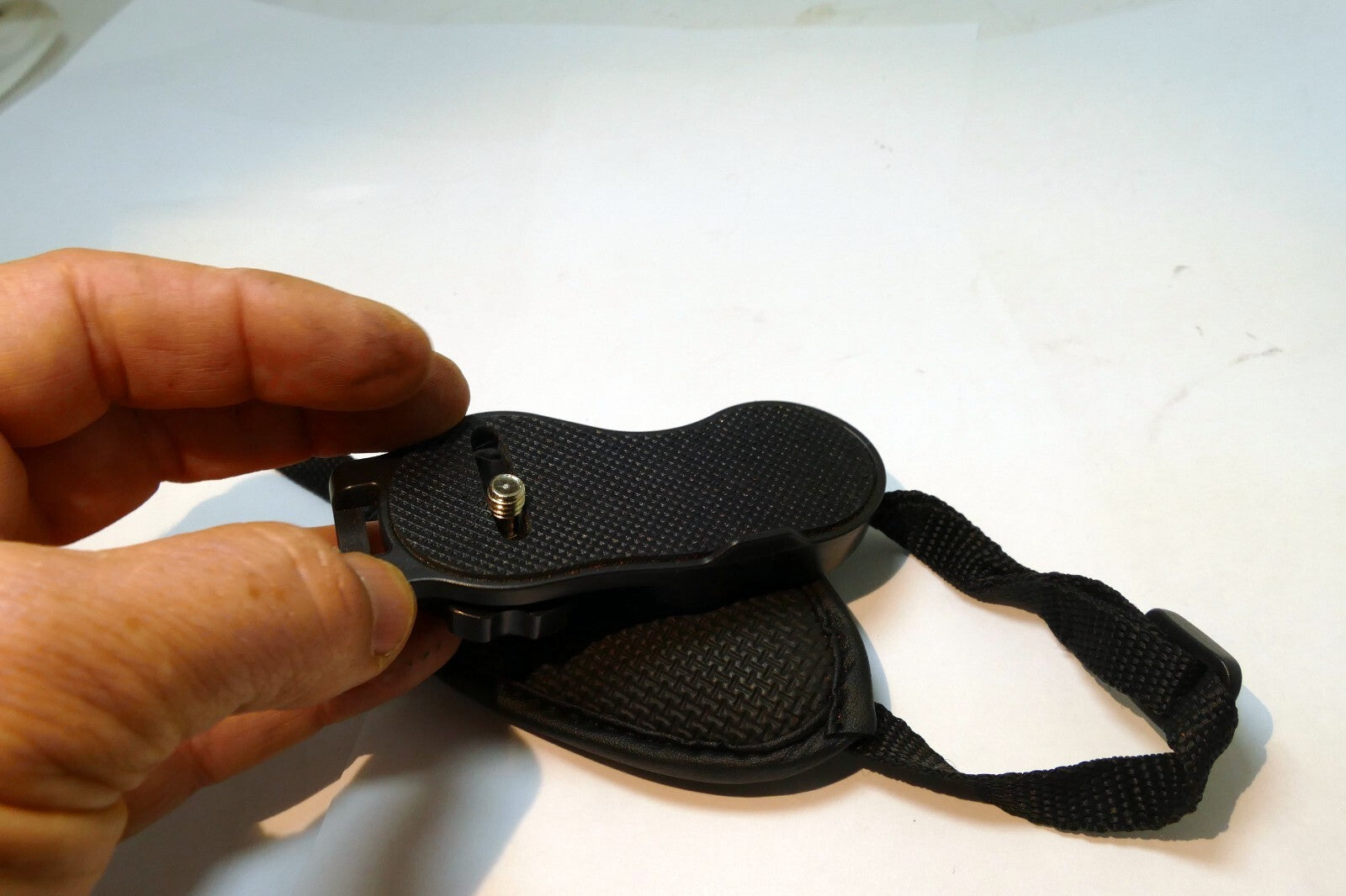 Camera Wrist strap grip with tripod 1/4" screw (missing one buckle)
