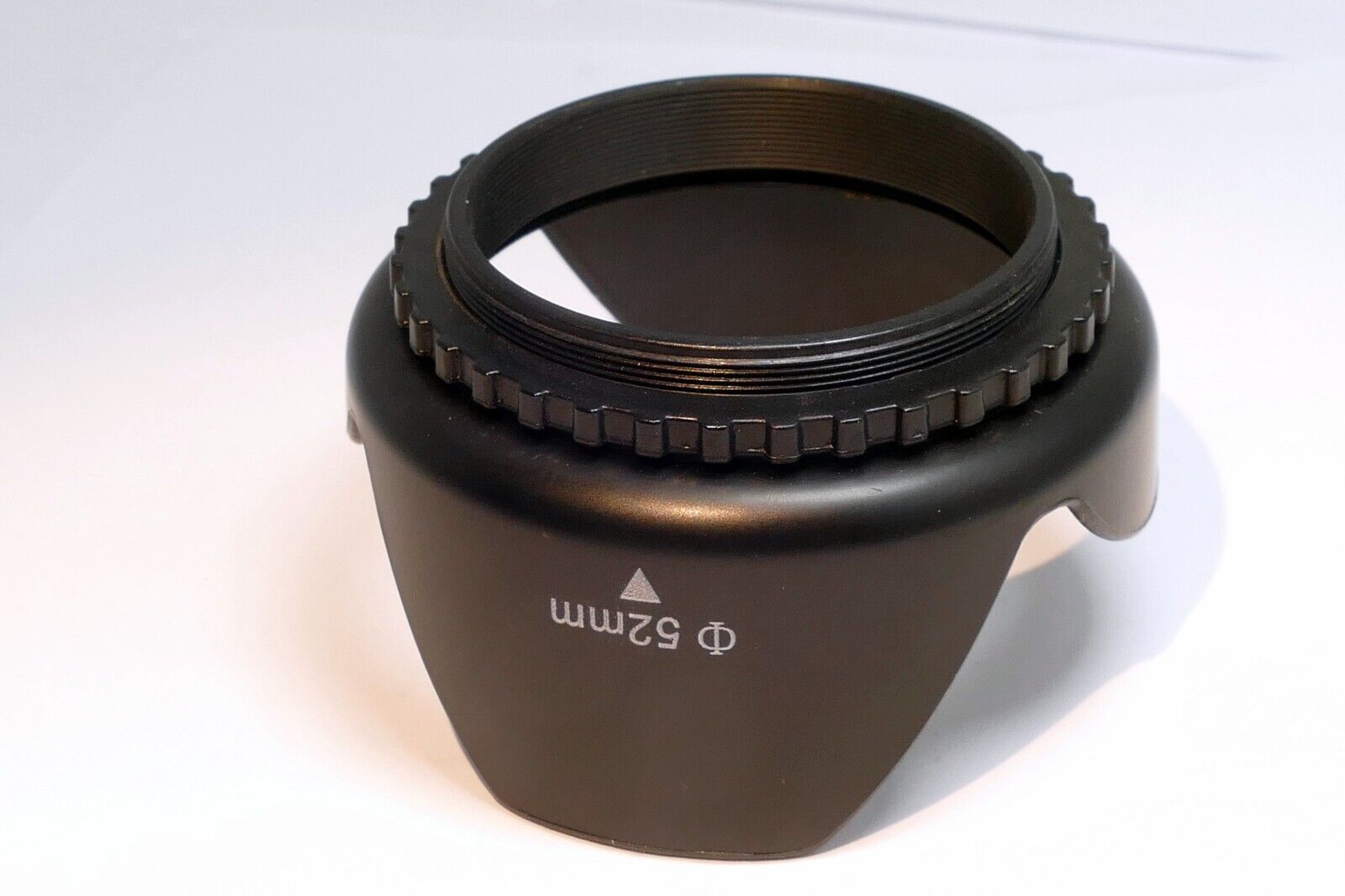 52mm Petal Lens hood shade threaded screw in for 18-55mm