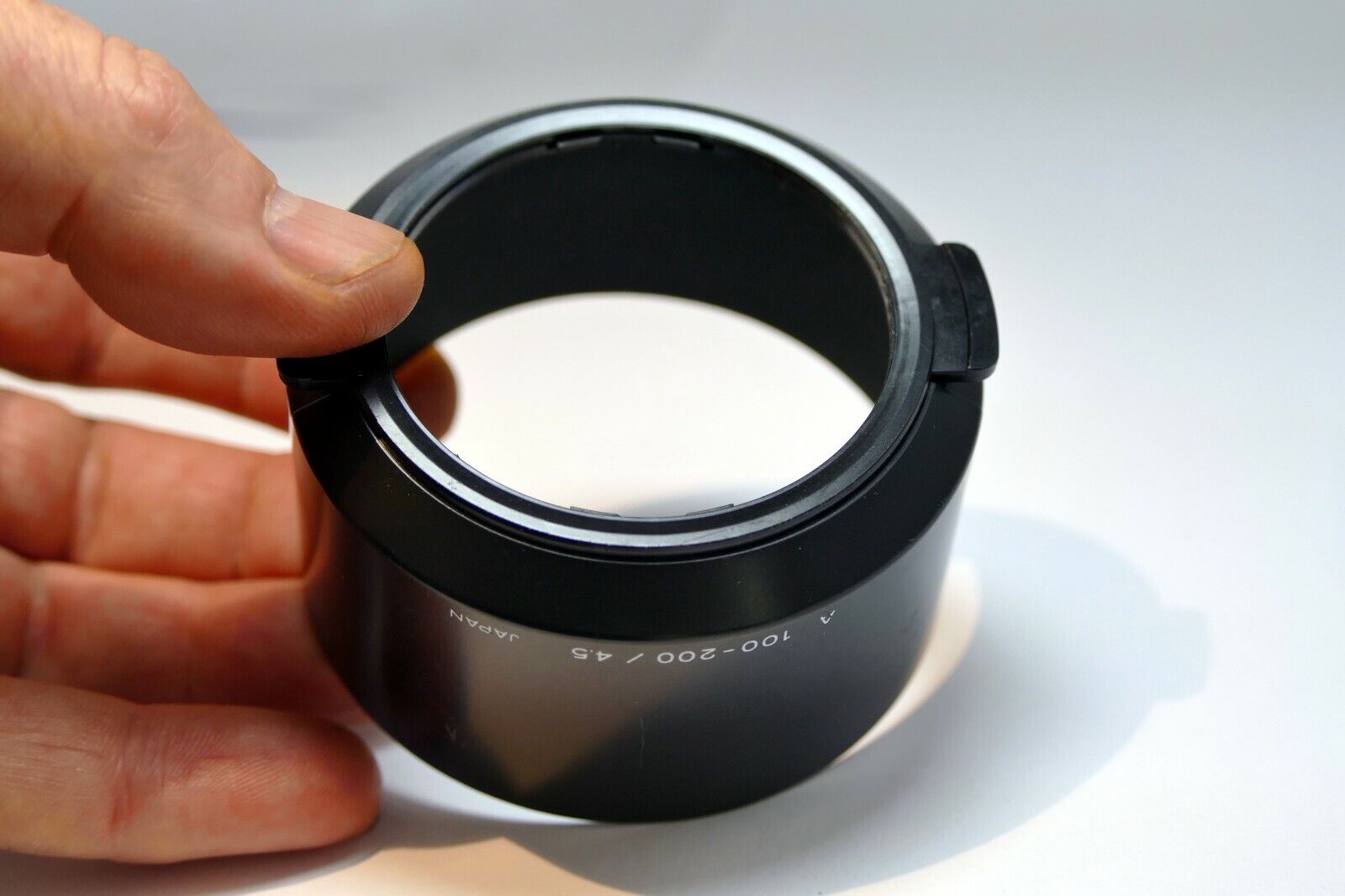 Minolta Maxxum A 100-200mm f4.5 AF Lens Hood  genuine