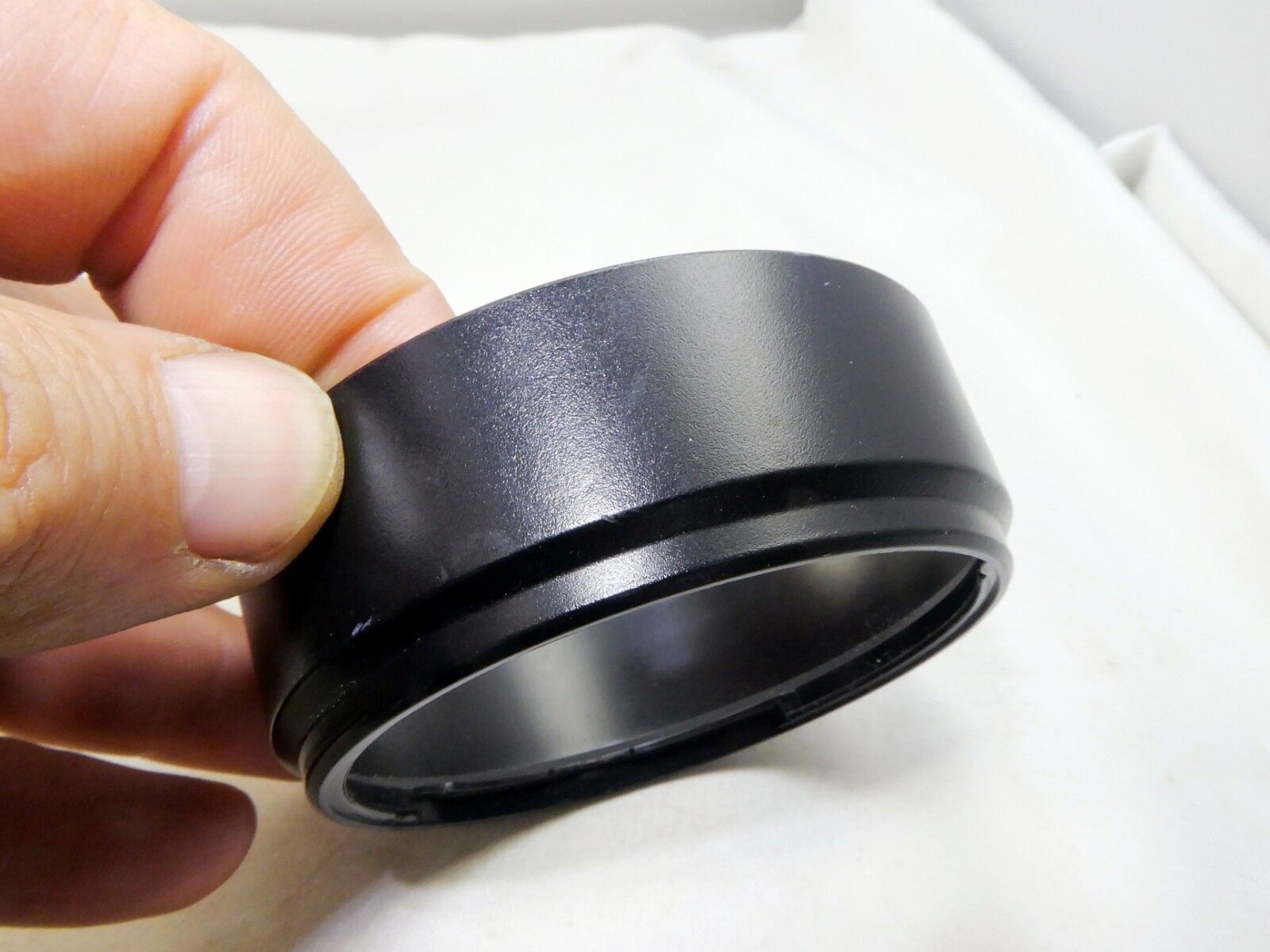 65mm ID  Plastic Lens Hood  twist on type (unknown brand)