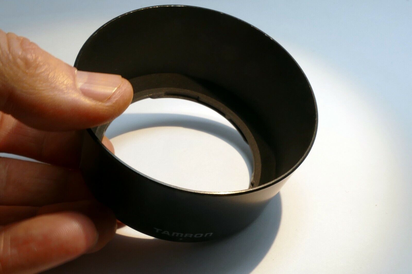 Lens hood for Tamron B4FH shade for 70-300mm f4-5.6 AF telephoto zoom with 58