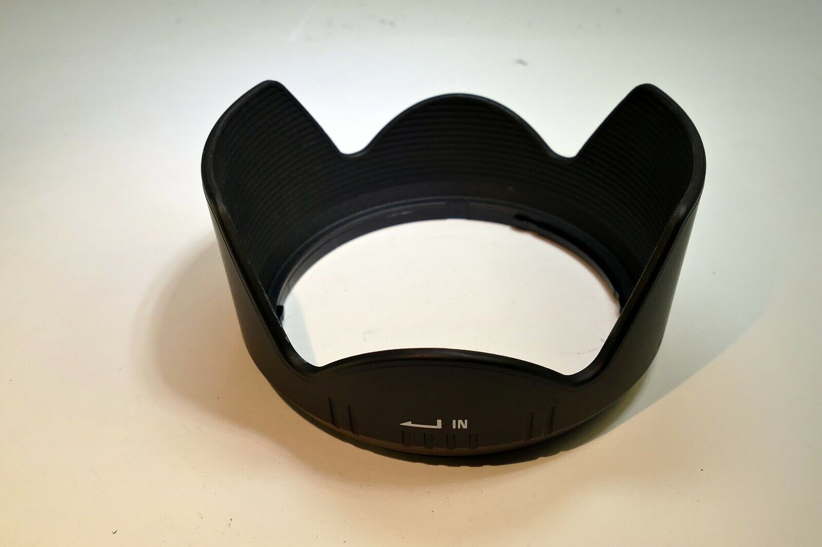 Sigma LH 680-01 Lens Hood Shade for 18-125mm f3.5-5.6  DC EX (smooth finish)