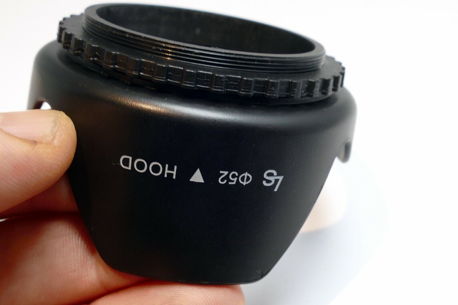 52mm Plastic Lens Hood Shade screw in petal  for 50mm f1.8 f1.4