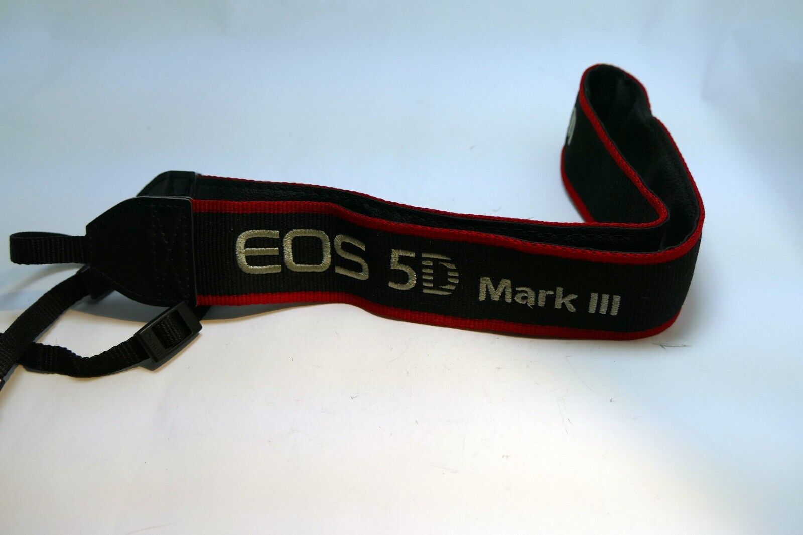 Canon EOS 5D Mark III Digital Camera Neck Shoulder Strap Black-Red - Genuine OEM