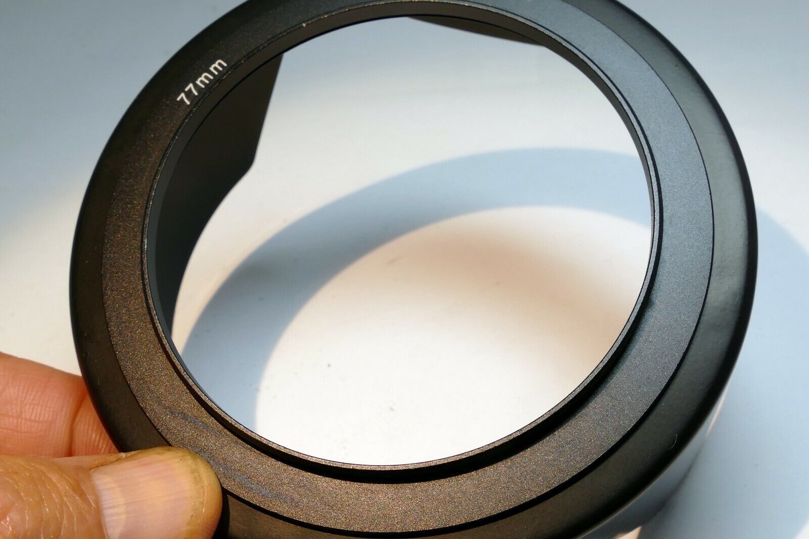 77mm plastic petal Lens Hood Shade threaded screw in type