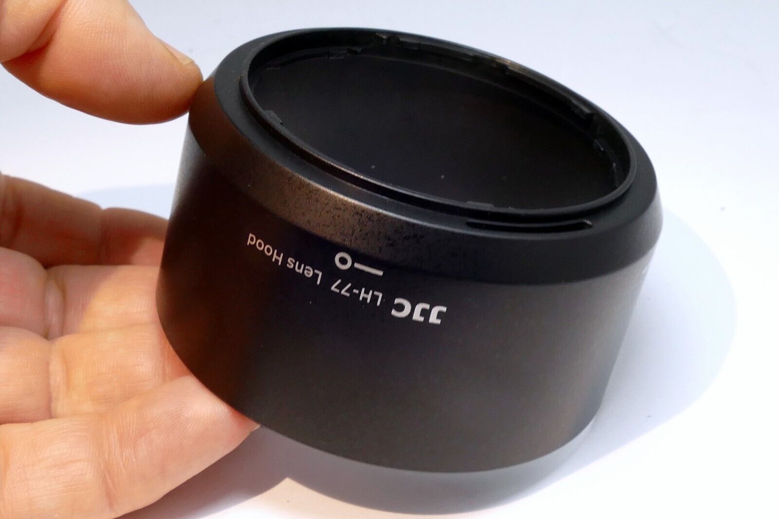 Replacement  HB-37 Lens Hood Shade for 55-200mm f4-5.6G VR (55mm rim) Nikon AF-s