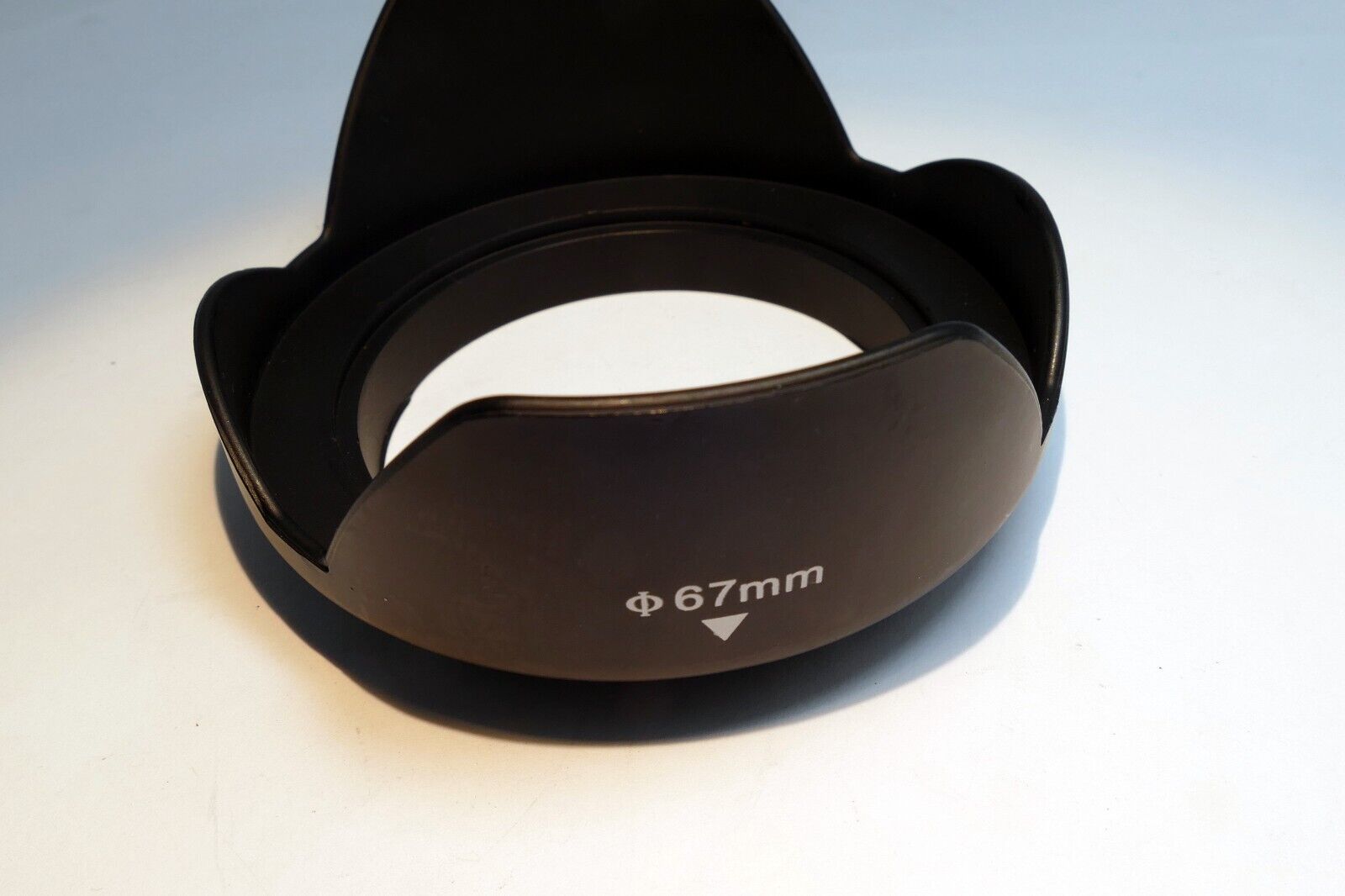 67mm Lens Hood  Shade threaded screw in plastic for 18-200mm