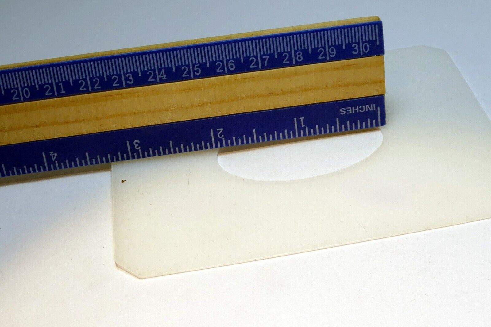 Lindahl Vignette Mask 4.5X4.5" Large Horizontal Oval 2" creative High key