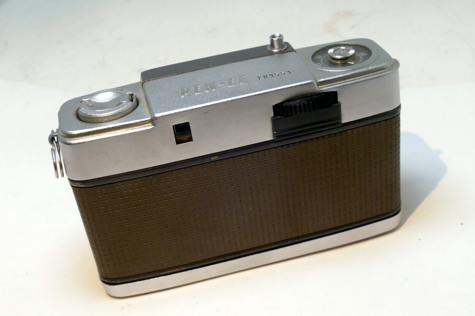 OLYMPUS PEN EE Zuiko 2.8cm F/3.5 Half Flame Film Camera AS IS for PARTS REPAIR