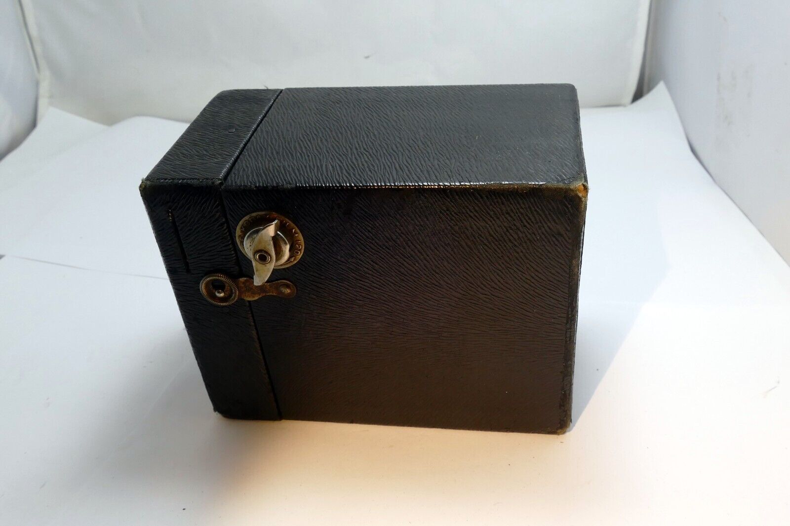 EASTMAN KODAK CARTRIDGE HAWK-EYE NO. 2 MODEL C BOX CAMERA
