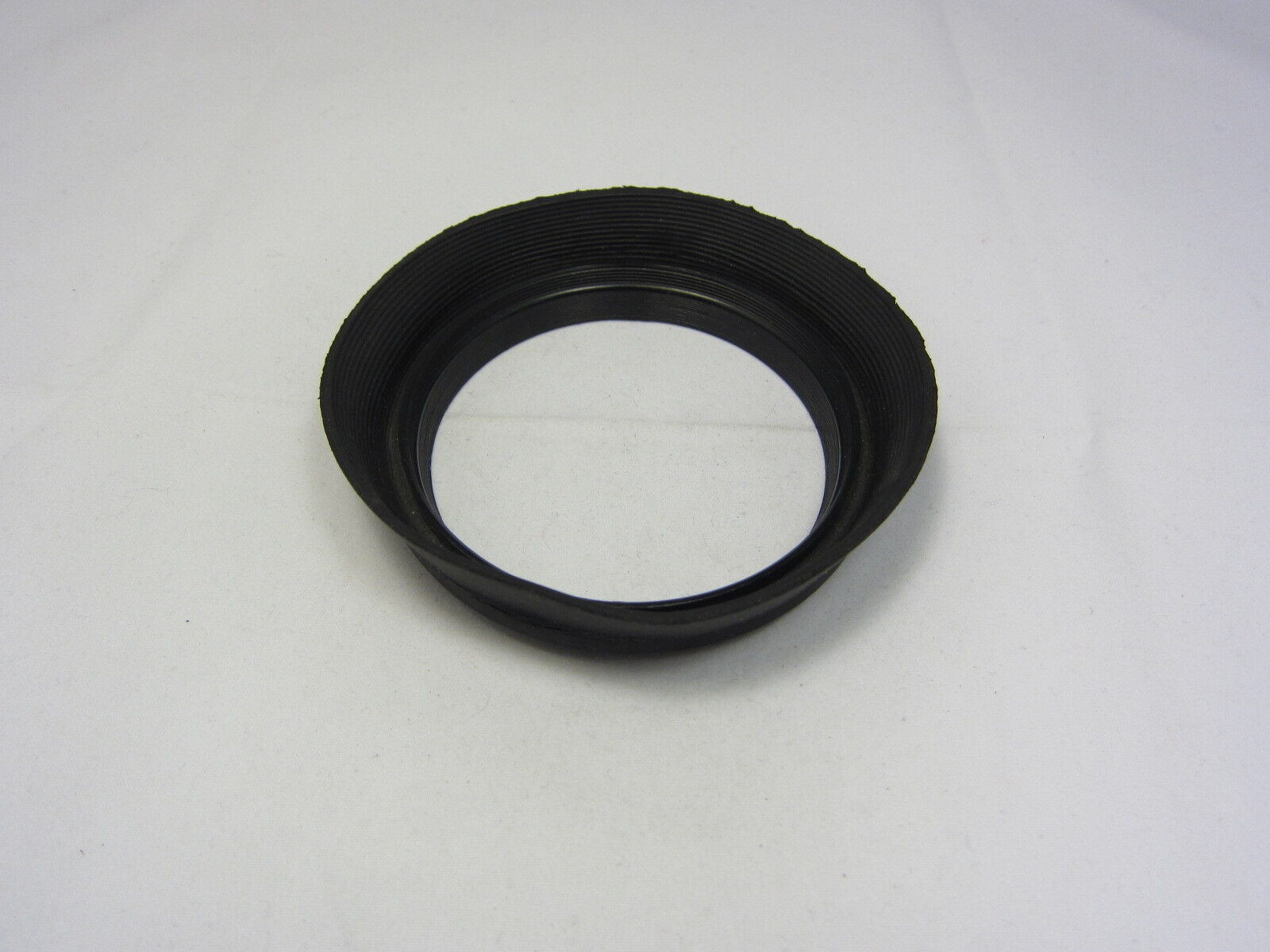 incomplete vintage  72mm screw in type Rubber Lens Hood N102034