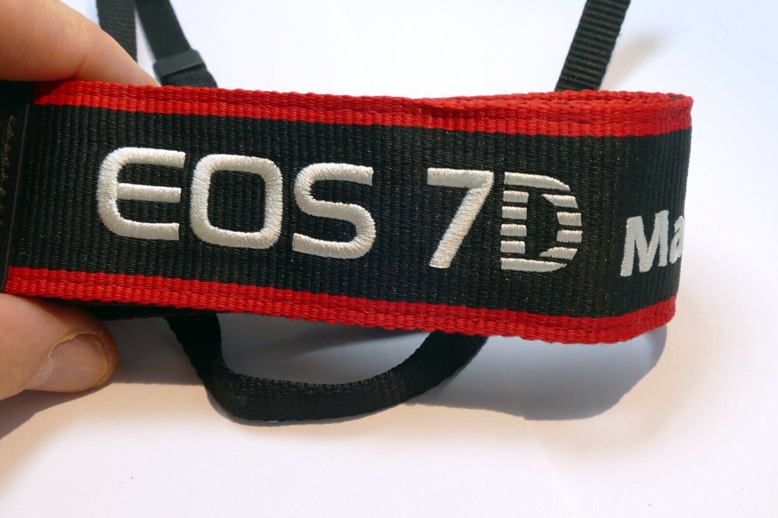 Canon EOS 7D Mark II Camera Shoulder Neck Strap Black-Red  -  Genuine OEM - MINT