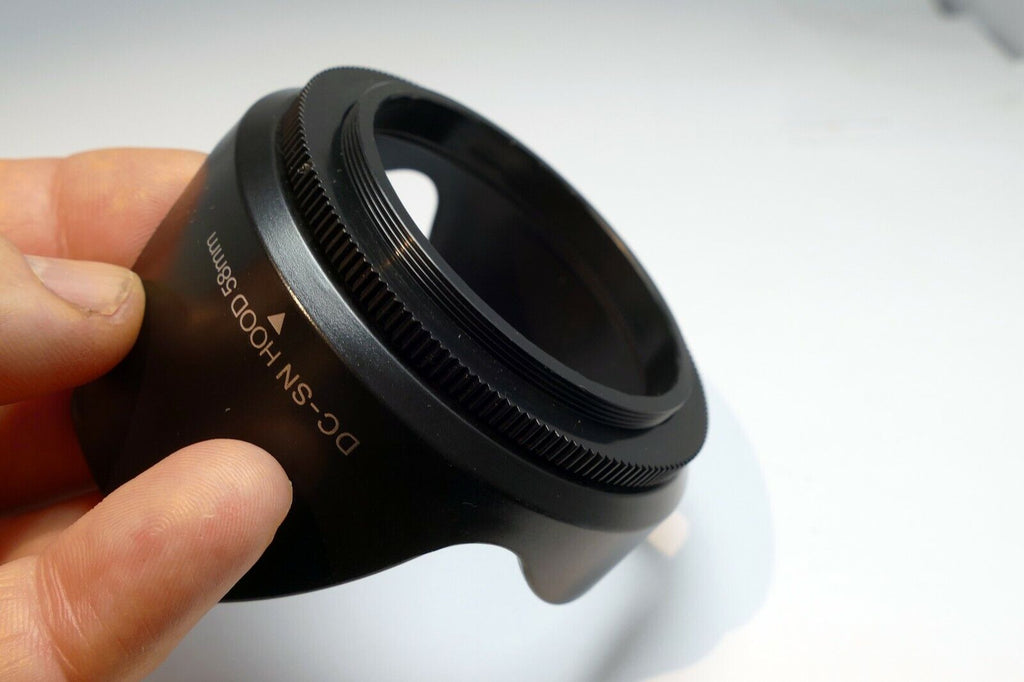 58mm Plastic Lens Hood Shade petal shaped for telephoto 18-200mm