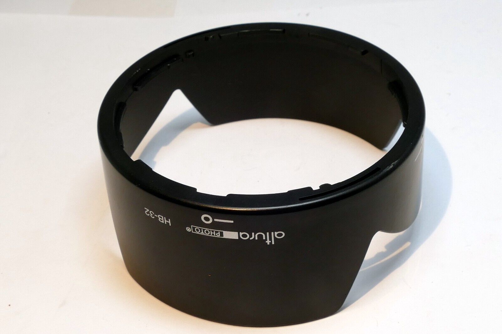 Aftermarket HB-32 Lens Hood Shade for Nikon AF-s Nikkor 18-140mm 135mm