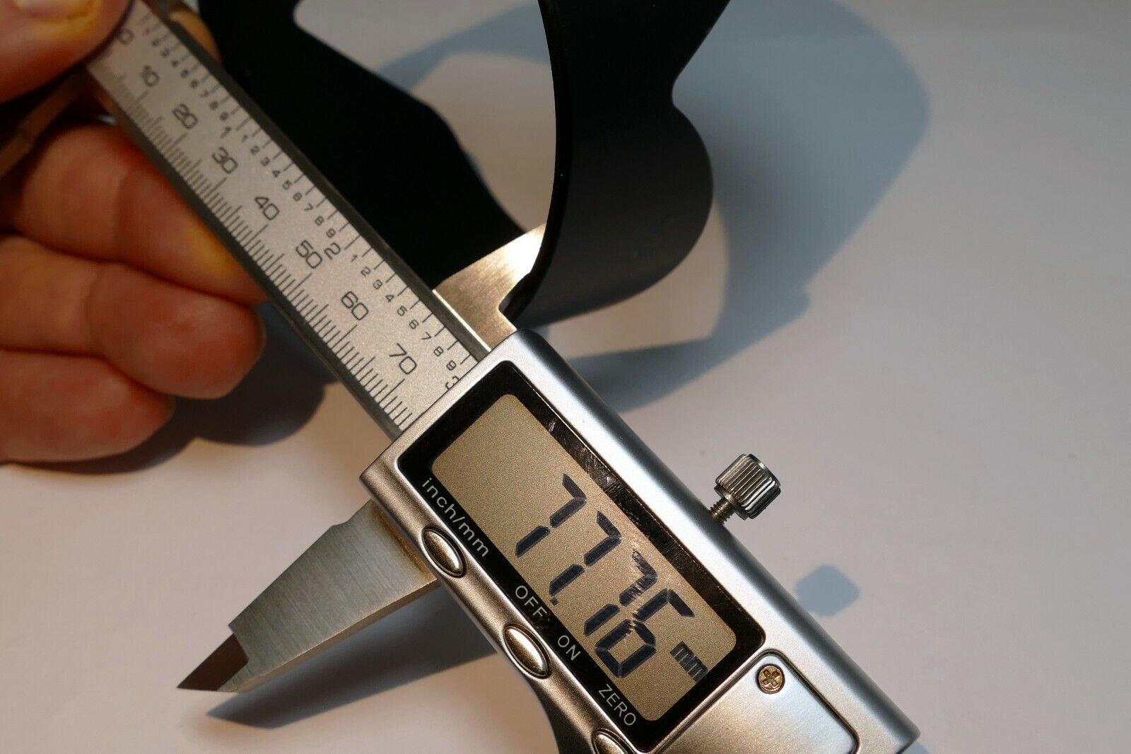 75mm ID Lens Hood Shade plastic twist on type