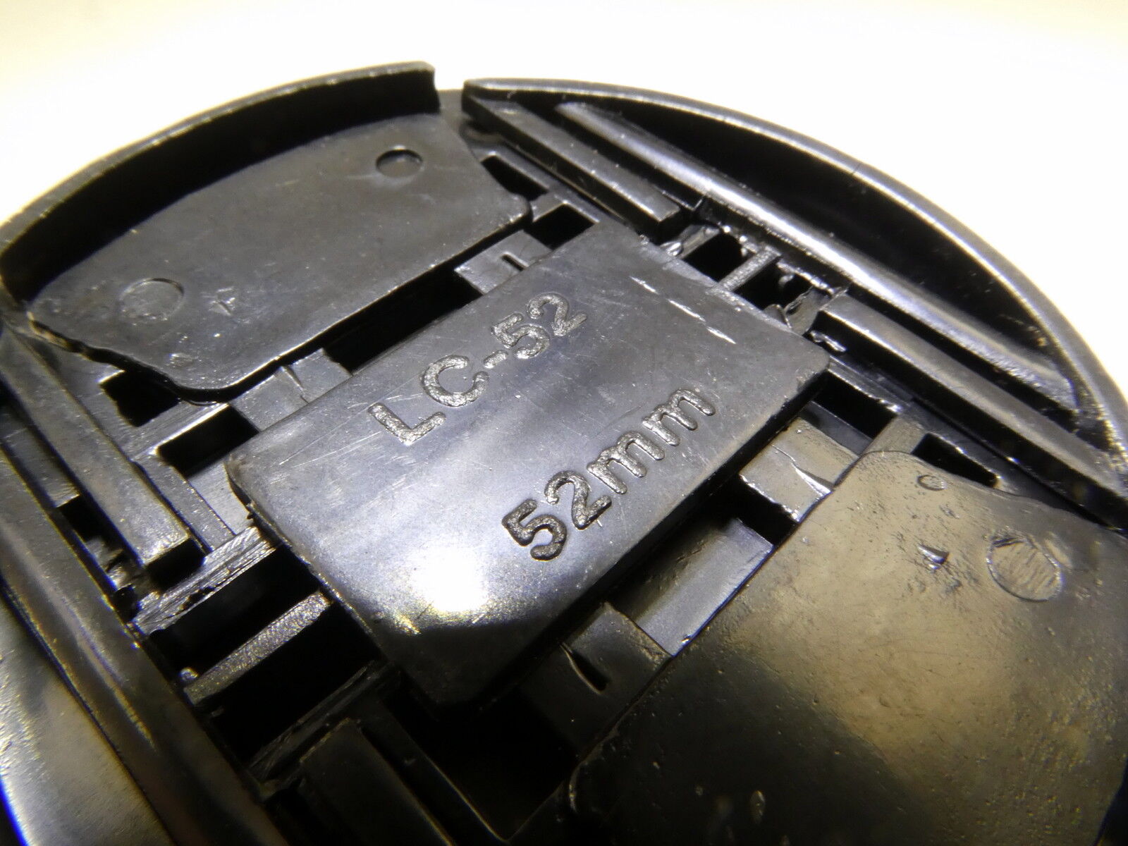 Aftermarket  52mm Black Front Lens Cap Snap On for  18-55mm AF-S