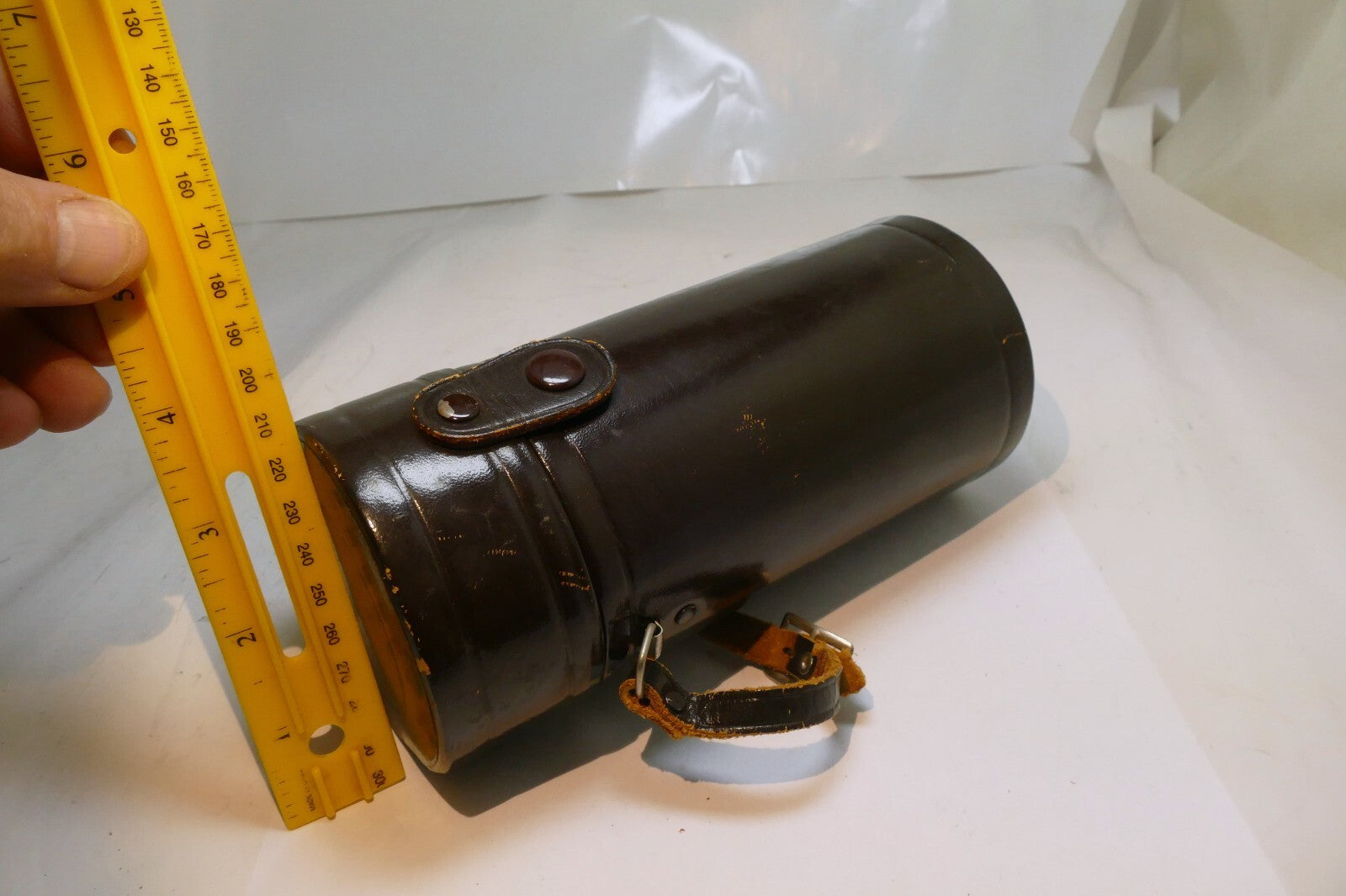 Hard Lens Case (for 200mm f4 lens) vintage leather brown 3.5X7"