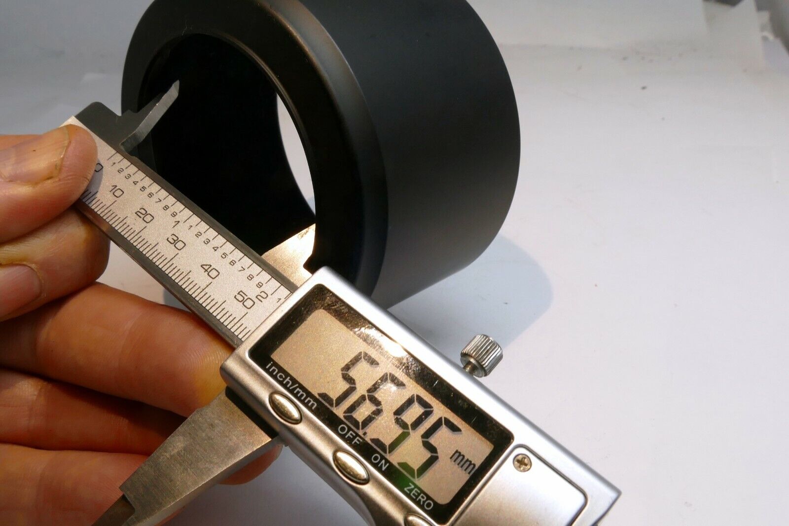 Lens Hood Shade twist on type for 55mm  rim