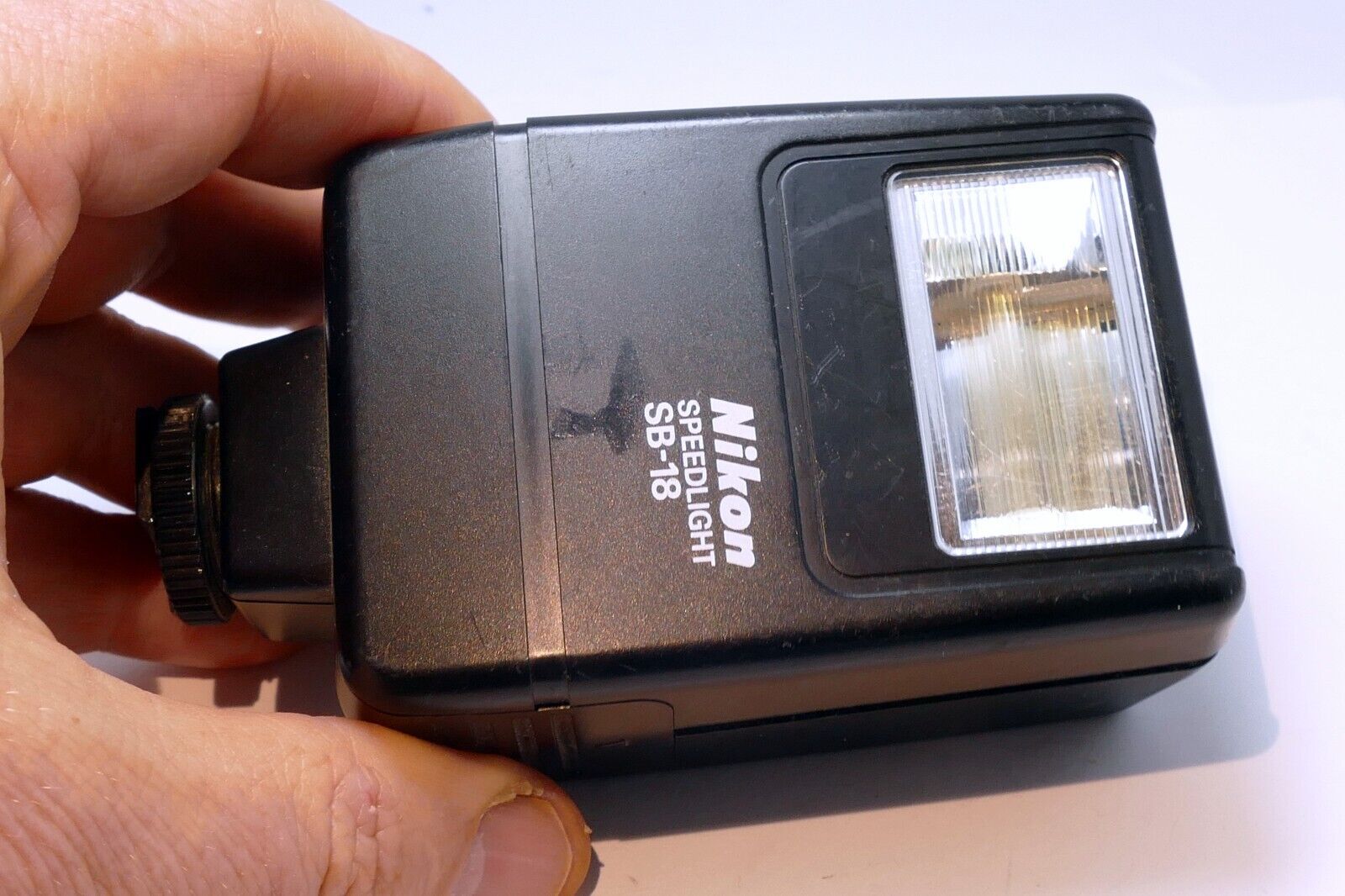 Nikon SB-18 Flash speedlight with damaged shoe - still works