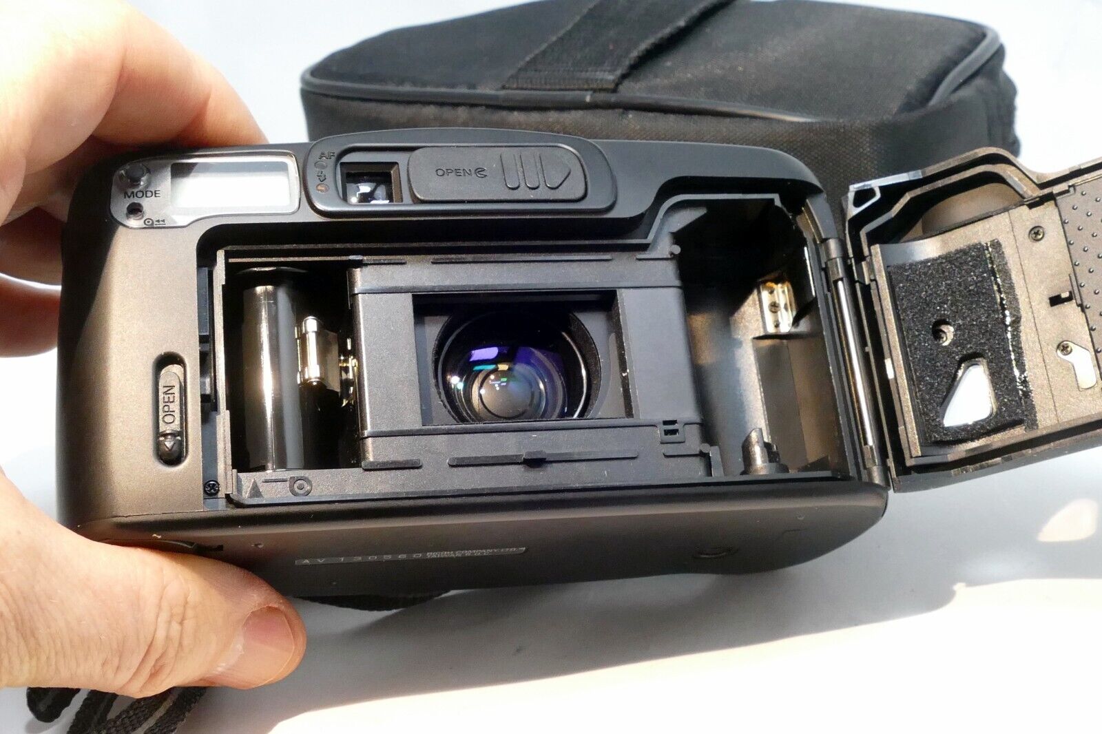 Ricoh RZ-900 Camera 38-90mm AF lens with Super Macro (damaged battery door)