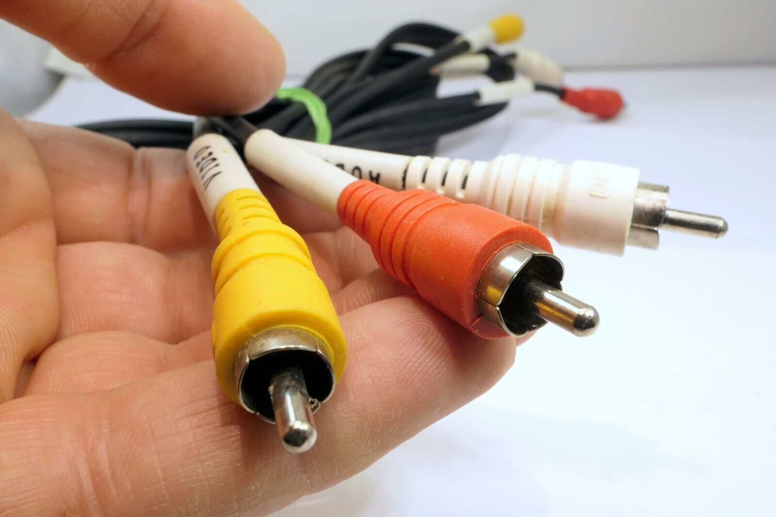 6 feet 3-RCA (L + R + Video) 3 RCA Male to 3 RCA Male Audio Video AV Cable Cord