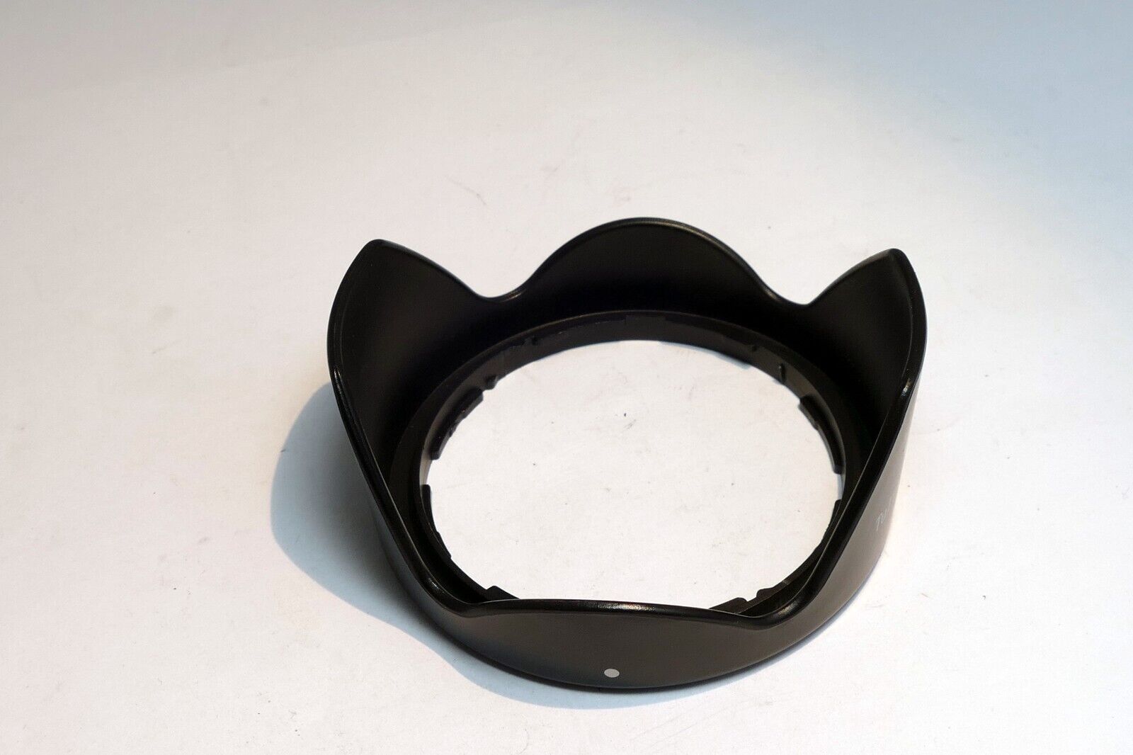 Bower 52mm  Lens Hood Shade plastic  Tulip Pro twist on type